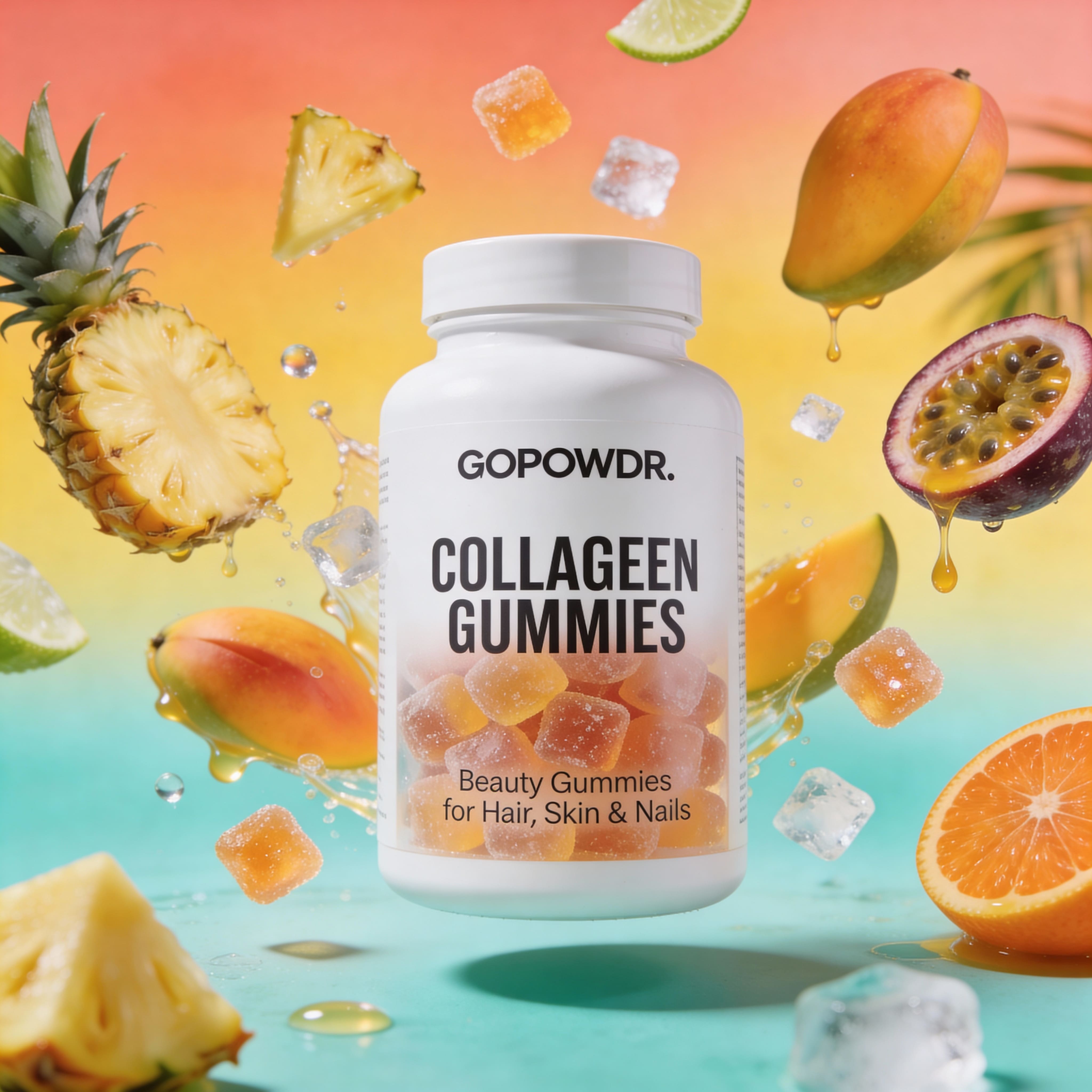 GOPOWDR collageen kauwgomfles met vruchten en ijsblokjes op een kleurrijke achtergrond