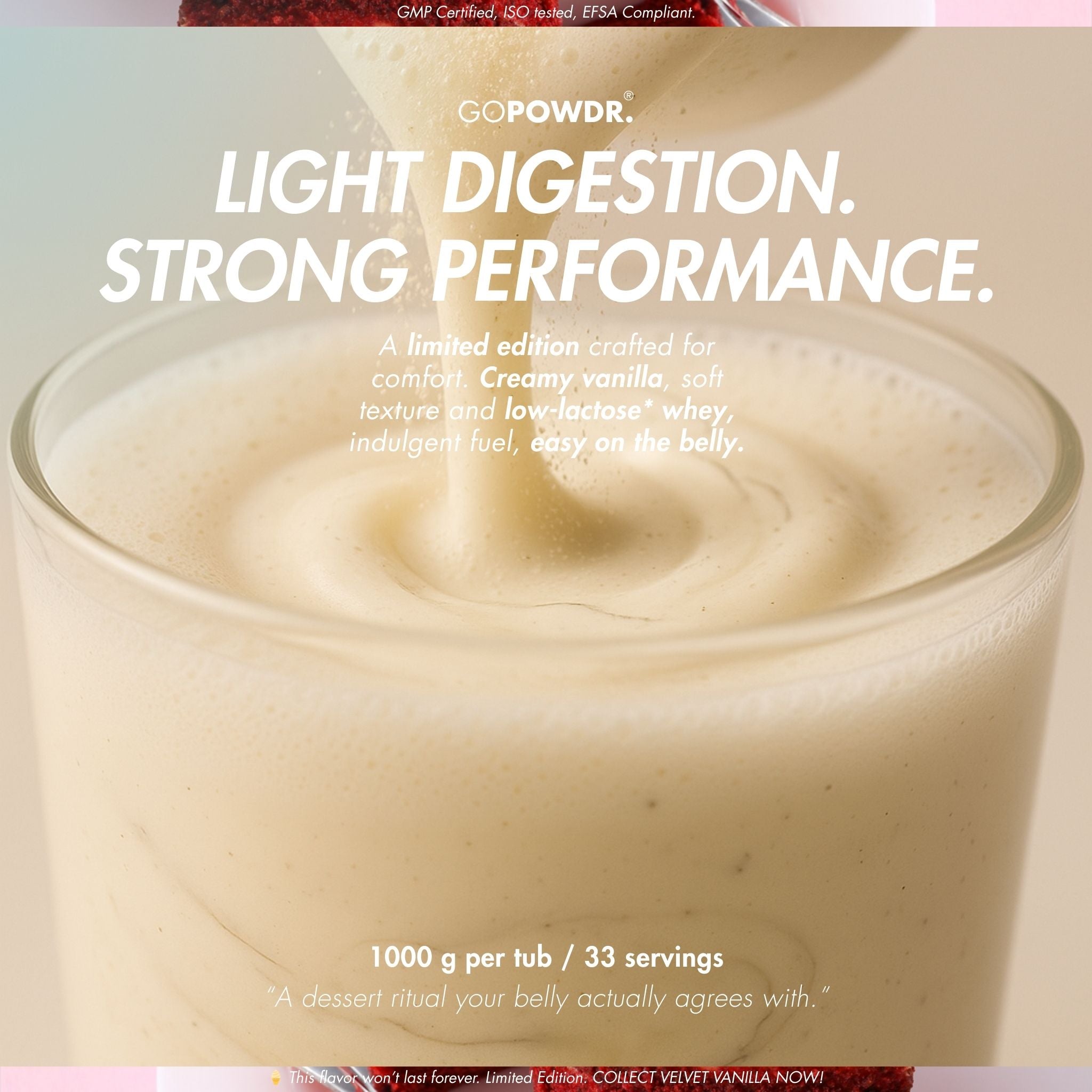 Vaso de batido cremoso de vainilla con texto promocional para GOPOWDR sobre un fondo claro